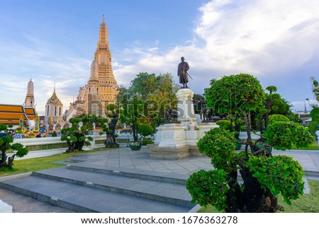 exterior of wat arun temple during twilight time with blue sky and beautiful background. famous temple and favourite place for taking photo in Bangkok. 