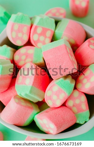 Marshmallows that look like strawberries