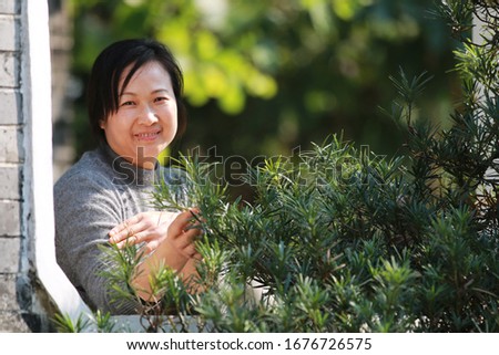 A beautiful woman smiling at the camera inpark
 Royalty-Free Stock Photo #1676726575