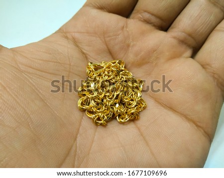 A picture of gold jewellery 