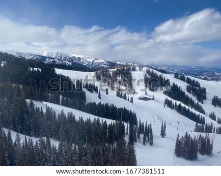 Aspen Colorado ski resort slopes
