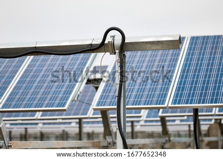 Automatic rotation axis of solar photovoltaic panel