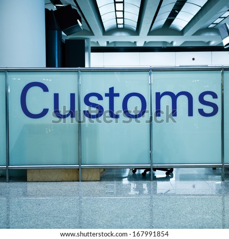 Customs sign in the airport.