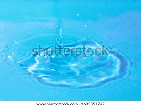 trace on the surface of the liquid after the impact of a drop of water