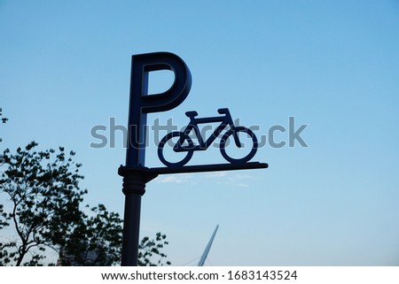 Bicycle parking sign in the Park