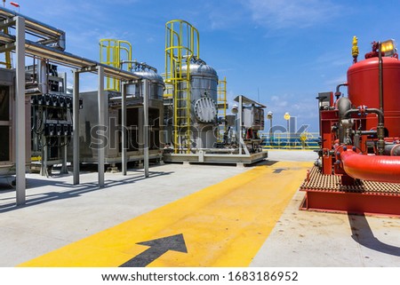 Cooler units and condensation vessels at process area on a production platform 