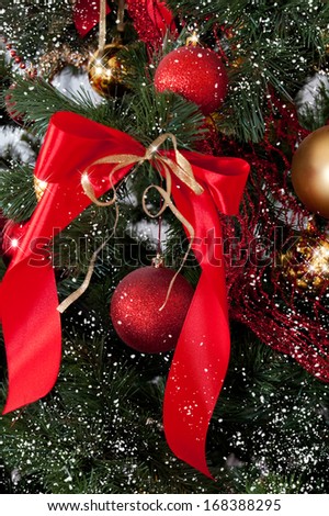 Christmas decoration with Christmas tree, balls and ribbons