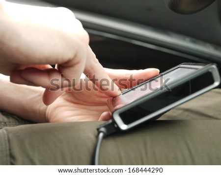 GPS VEHICLE NAVIGATION SYSTEM IN A MAN HAND