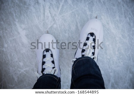pair of ice skates view from the top