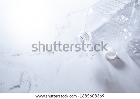 Images of plastic bottles and mineral water.