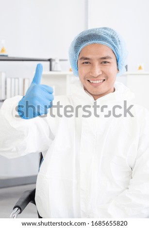 Researchers dressed in white uniforms and blue medical gloves showed signs of happiness by hand because this finding was successful, allowing the research to move forward. Laboratory research concepts