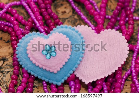 Photo with hearts. 2 hearts on pink beads and cork background. Can ispozovat a card on Valentine's Day.