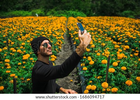 male blogger takes pictures on the phone