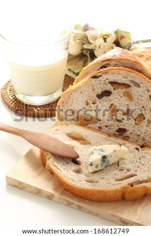 walnut bread and blue cheese