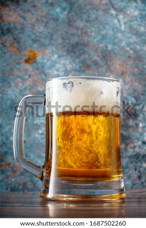 beer with foam on wooden 