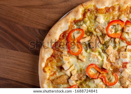 details of tasty fresh italian chicken pizza