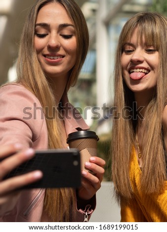 GIRLS MAKING PHOTOS WITH HER TELEPHONE