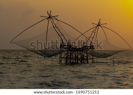 Sunrise pictures from the shores of the lake See the fish trap equipment of local villagers.