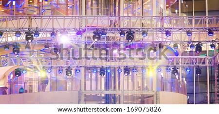 multiple spotlights on a theatre stage lighting rig 