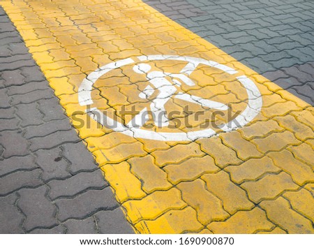 No pedestrian sign on painted bicycle path