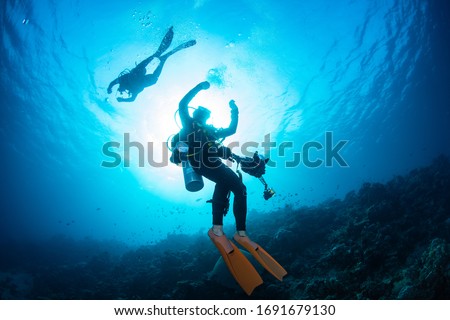 The scuba diver doing safety stop 