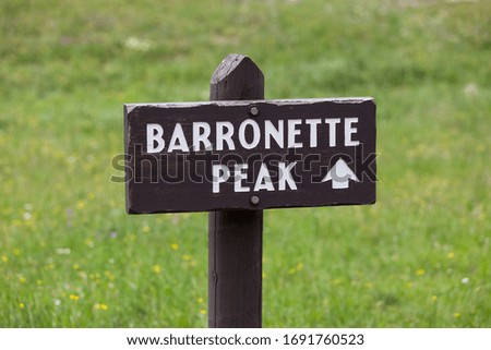 A small wooden sign with an arrow showing which direction Barronette peak is in at Yellowstone National Park, Wyoming.