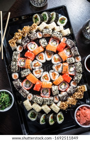Sushi set with 84 pieces and various maki and uramaki sushi types in a circle