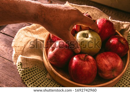 red and green apples for a healthy breakfast