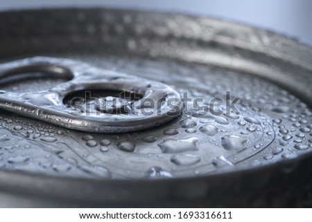 Aluminum can lid with fresh water drops.