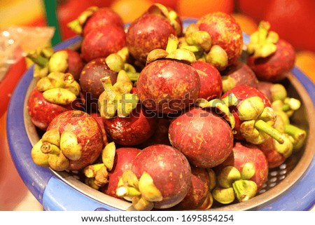 Mangosteen is a delicious fruit.