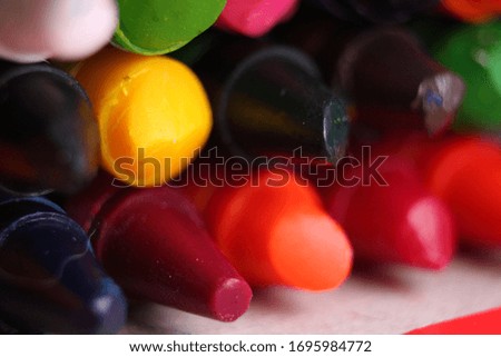 Closeup picture of some Crayons