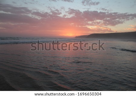 A majestic ocean sunset scene.