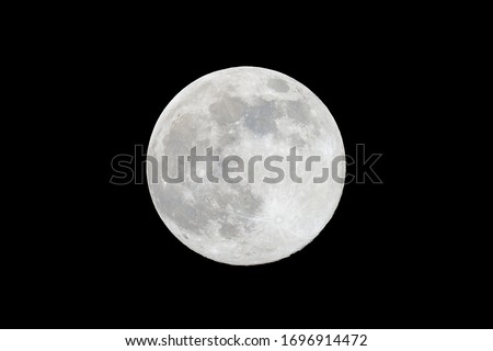 Fullmoon  or supermoon is it called today on 2020.apr.07. Distance to us is only 356000km. Photographt at 11PM in Germany, Hüttenfeld (2999x2000p 17,1MB TIFF)
