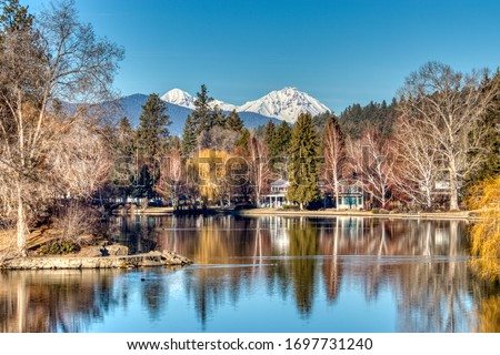 Mirror Pond view in Bend, Oregon along the Deschutes River. Royalty-Free Stock Photo #1697731240