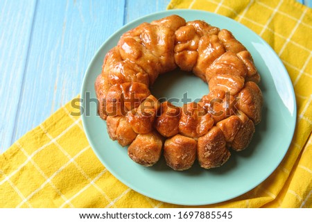 Monkey Bread with Caramel and Cinnamon.
