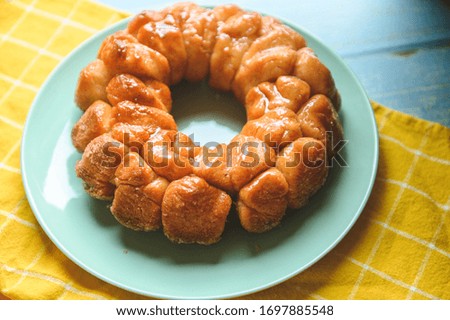 Monkey Bread with Caramel and Cinnamon.
