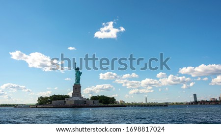 the sea in front of the statue of Liberty 