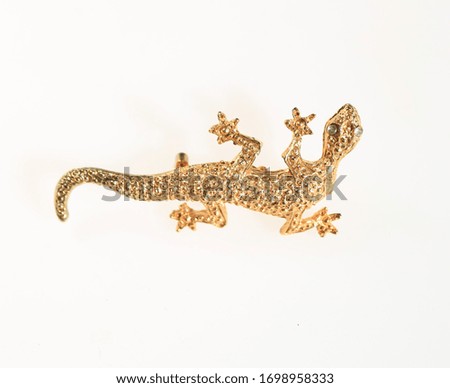 Lizard salamander gold tone textured figural brooch