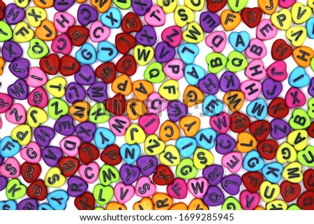 Background, the surface of the beads is full of hearts, complete with letters. The view from above, a variety of colors come together beautifully.