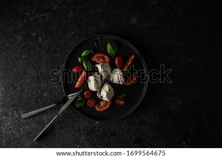 Tomato/Tomate Mozzarella - Dark Table Studio Setup - Delicious Darkfood Photography