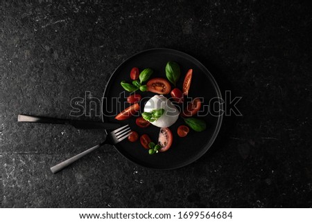 Tomato/Tomate Mozzarella - Dark Table Studio Setup - Delicious Darkfood Photography
