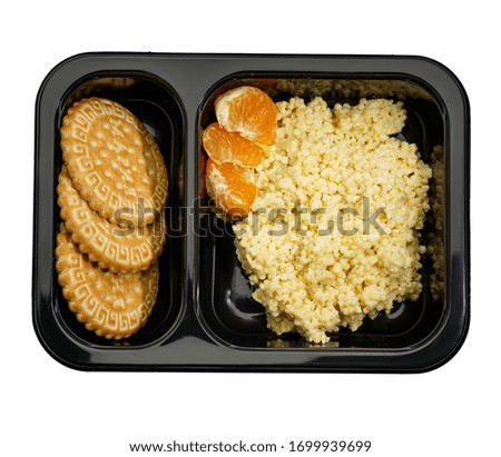 food in plastic containers for fast delivery