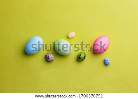 easter greeting card concept. set of varios pastel colorful egss on green backround. Easter background. flatlay with copyspace. egg pattern.