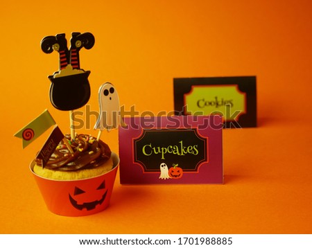 halloween cupcakes and toppers party 