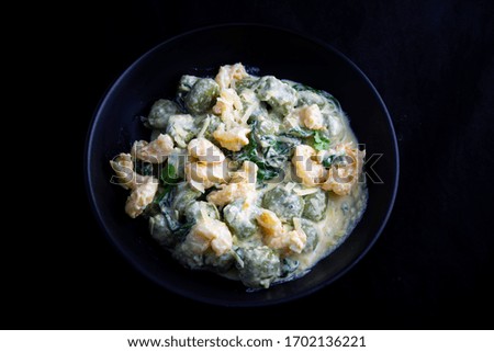 Creamy cheesy sauce spinach gnocchi with shrimp