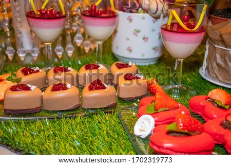 Festive brunch buffet celebration for special occasions like Valentine's Day, Mother's Day, Woman's Day, catering and candy bar self service events. Mousse, cupcakes, pop cakes and macaroons display