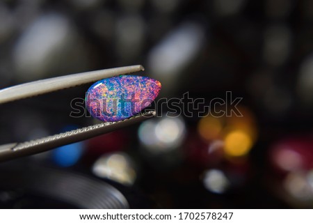
opal
Is a gem that has beautiful colors
Rare and expensive In the gemstone clamp