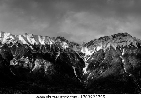 A picture of the Nordkette mountains in bnw taken in Innbruck