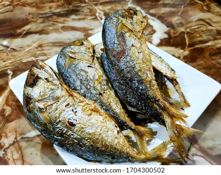 Mae Klong mackerel is a famous fish in Samut Songkhram province Which is very tasty Can be used to make a variety of food menus As in the picture frie