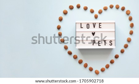 Lightbox with the inscription love pets and pet food. 